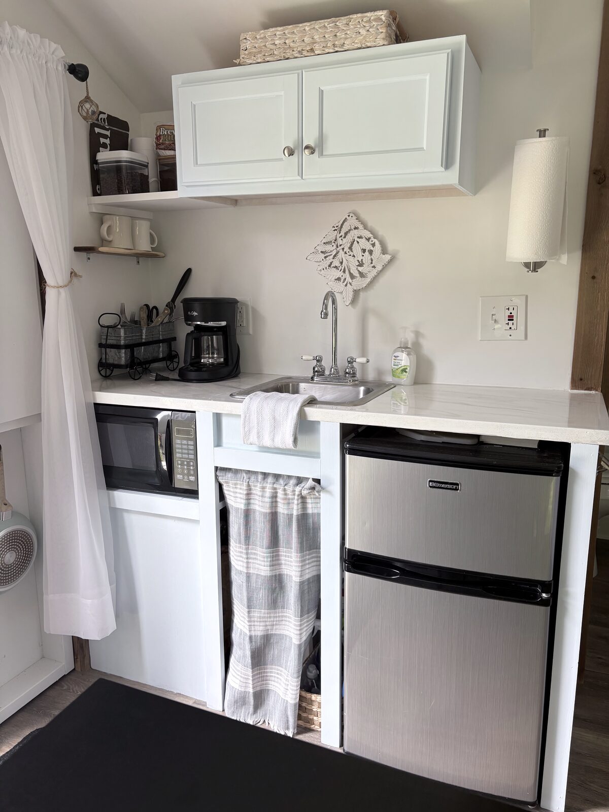 Kitchenette with coffee station