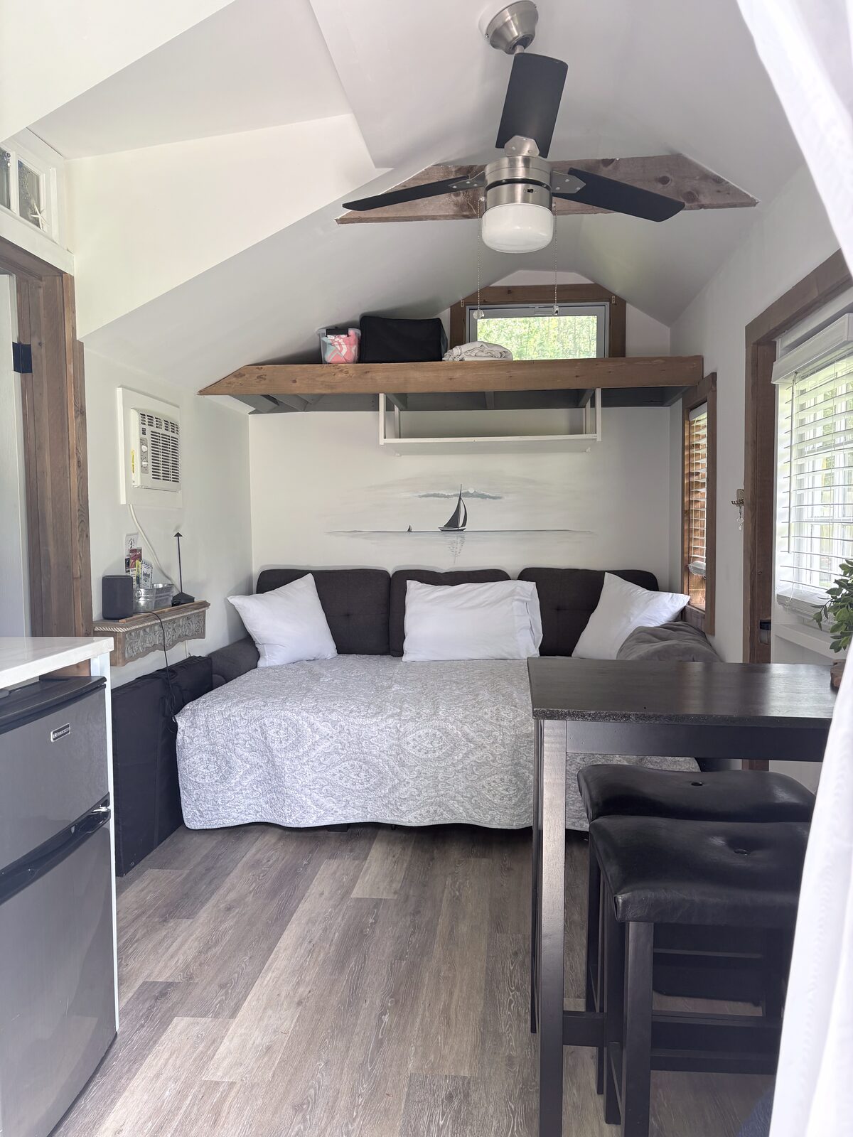 Sleeping nook and living space